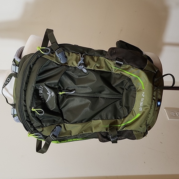 OSPREY Bags Osprey Stratos 24 Olive Green Backpack With Rain Cover